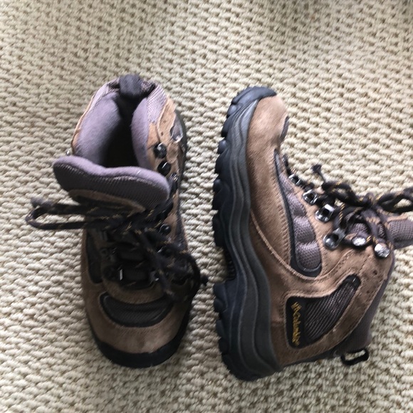 columbia boys hiking boots